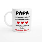 Weiße Papa-Tasse mit Spruch „Egal welche Probleme auch kommen werden … wenigstens hast du keine hässlichen Kinder!“ und drei roten Herzen – Henkel links