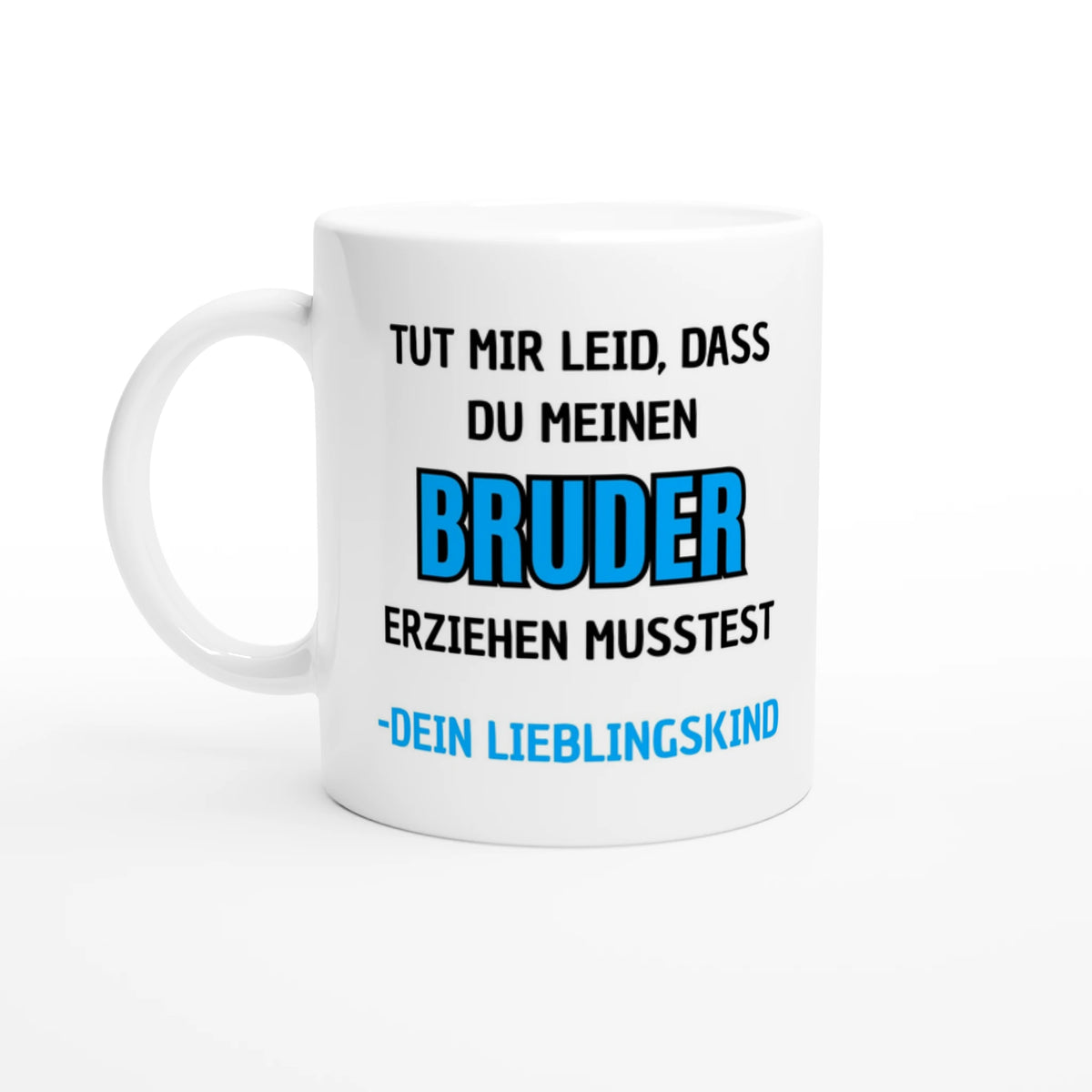 Weiße Eltern-Tasse mit Spruch „Tut mir leid, dass du meinen Bruder erziehen musstest. – Dein Lieblingskind“ – Ansicht 3