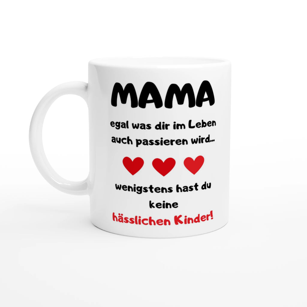 Weiße Mama-Tasse mit Spruch „Egal was dir im Leben auch passieren wird … wenigstens hast du keine hässlichen Kinder!“ und drei roten Herzen – Henkel links